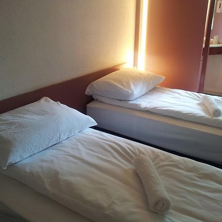 Drive Inn Hotel Törökbálint Eksteriør bilde